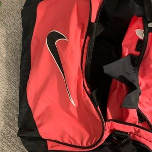 medium nike duffel bag